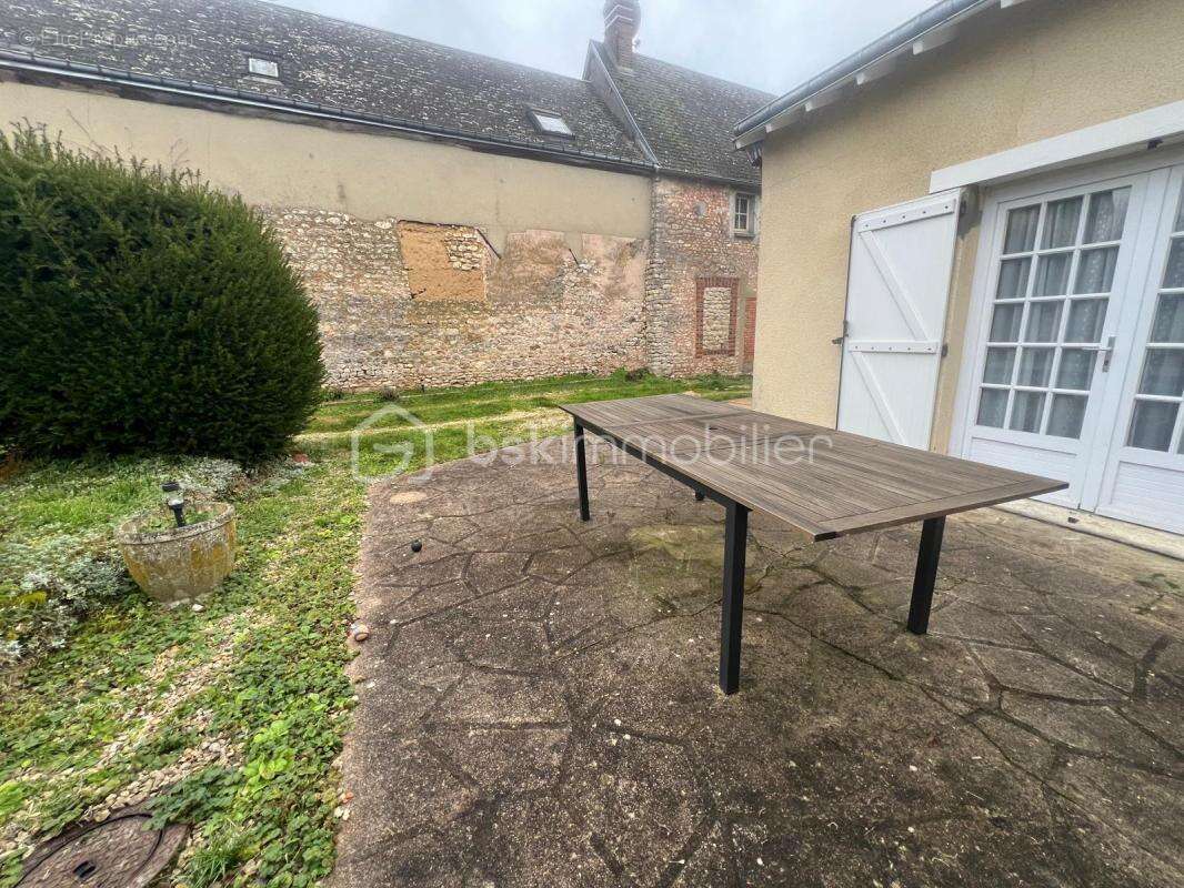 Maison à PRUNAY-LE-GILLON