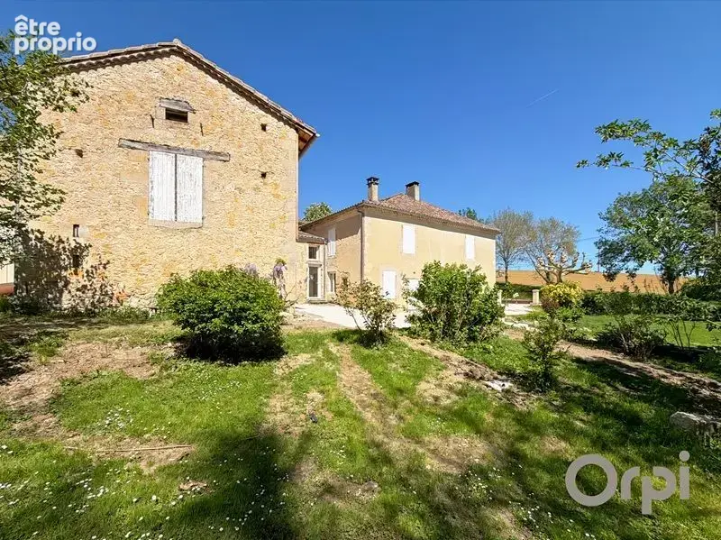En campagne, sur le canton de LECTOURE, maison ancienne rénovée sur 230 m² habitables, terrain autour et dépendances - photo 4