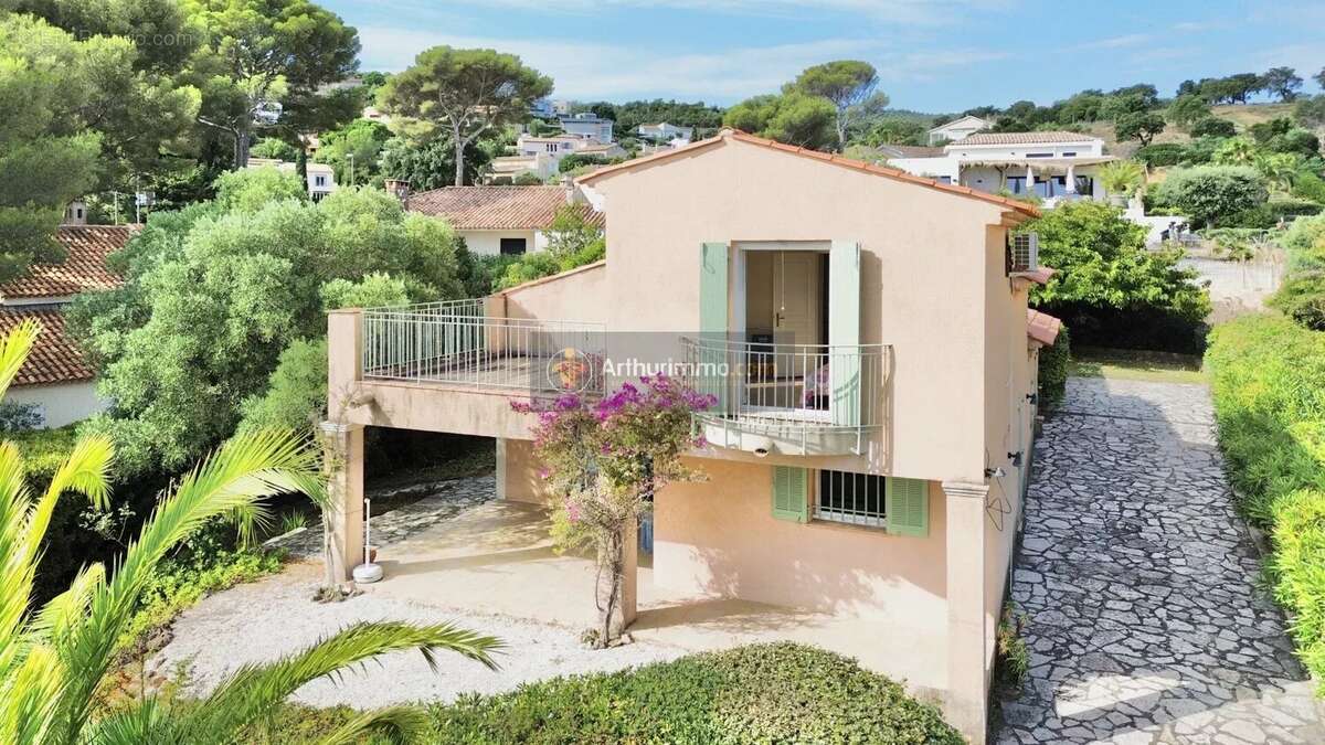 Maison à LES ISSAMBRES