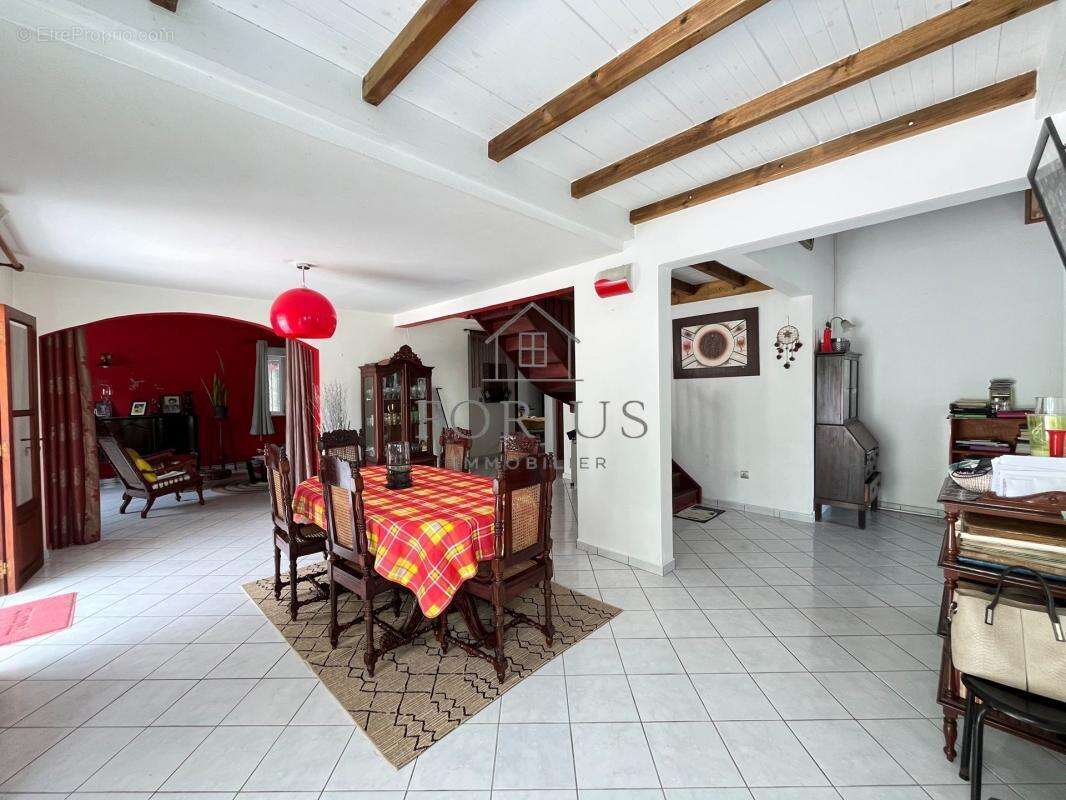 Maison à LES ABYMES
