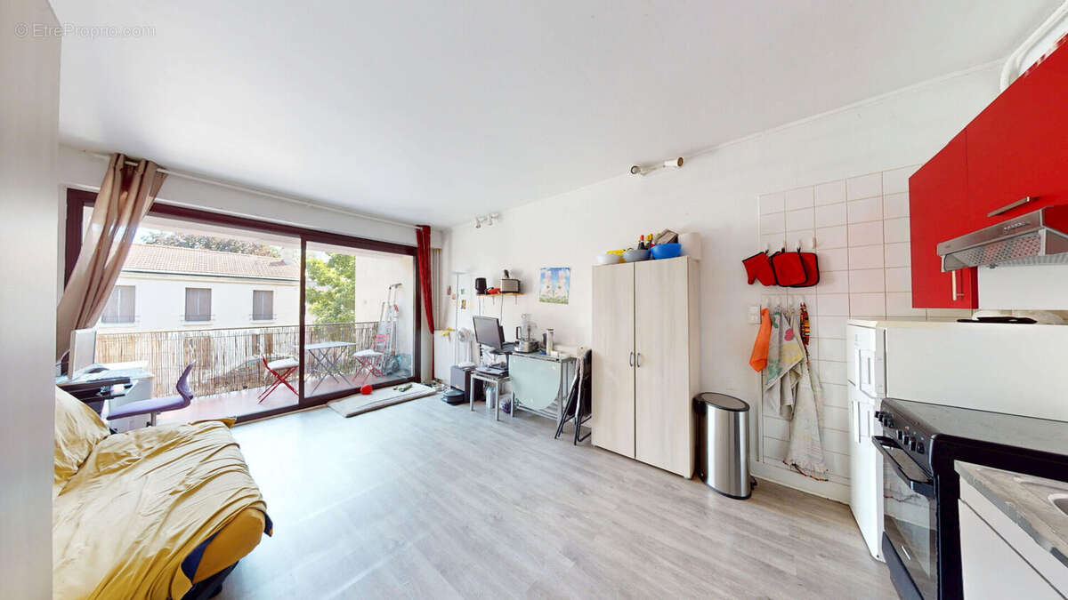 Eglise de pantin  grand studio  grand balcon avec vue degagee  exposition est  31 m²  balcon  calme & lumineux  cave  - photo 2