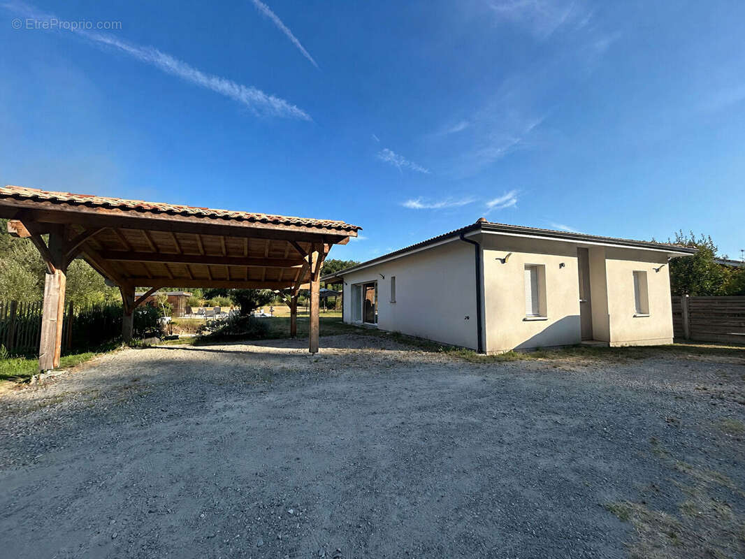 Maison contemporaine récente de plain -pied, piscine et annexes - photo 4