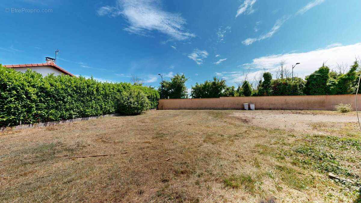 Terrain à COLOMBIER-SAUGNIEU