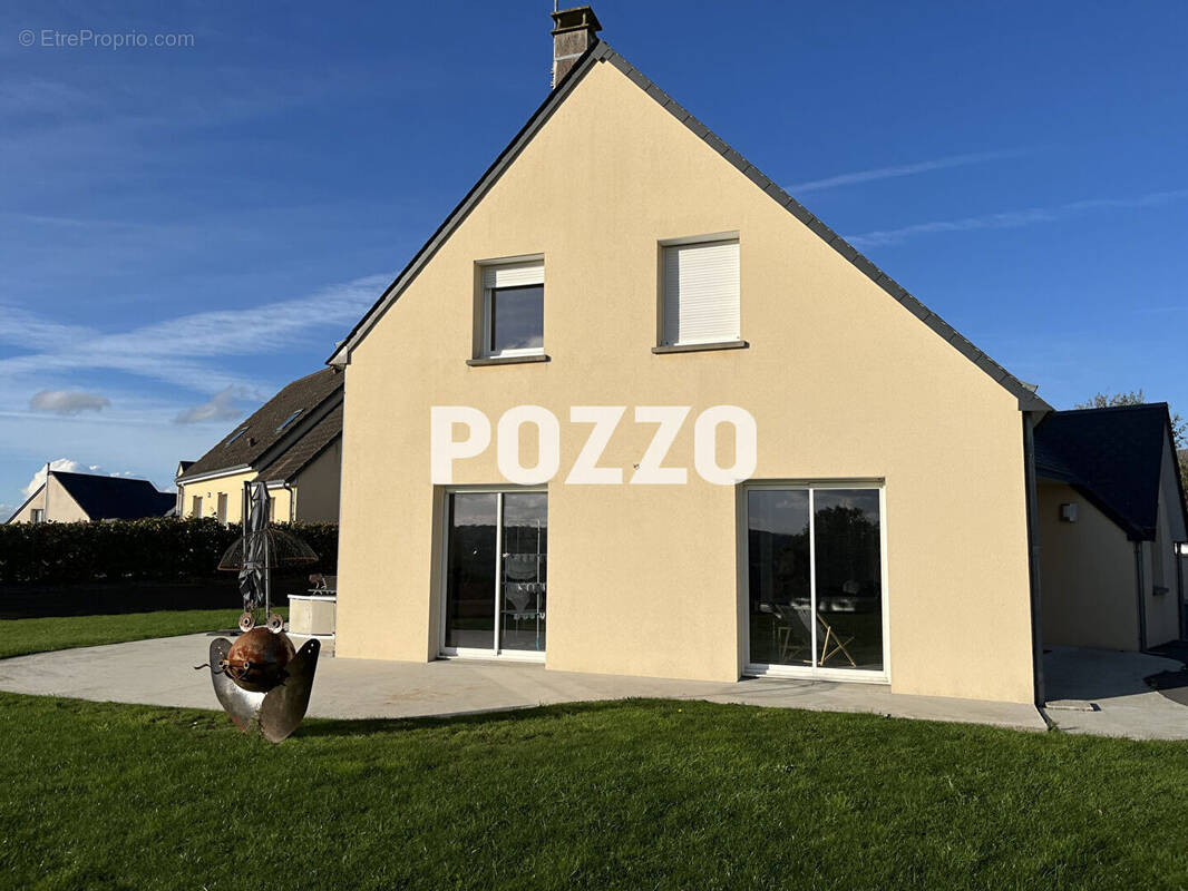 Maison à CONDE-SUR-VIRE