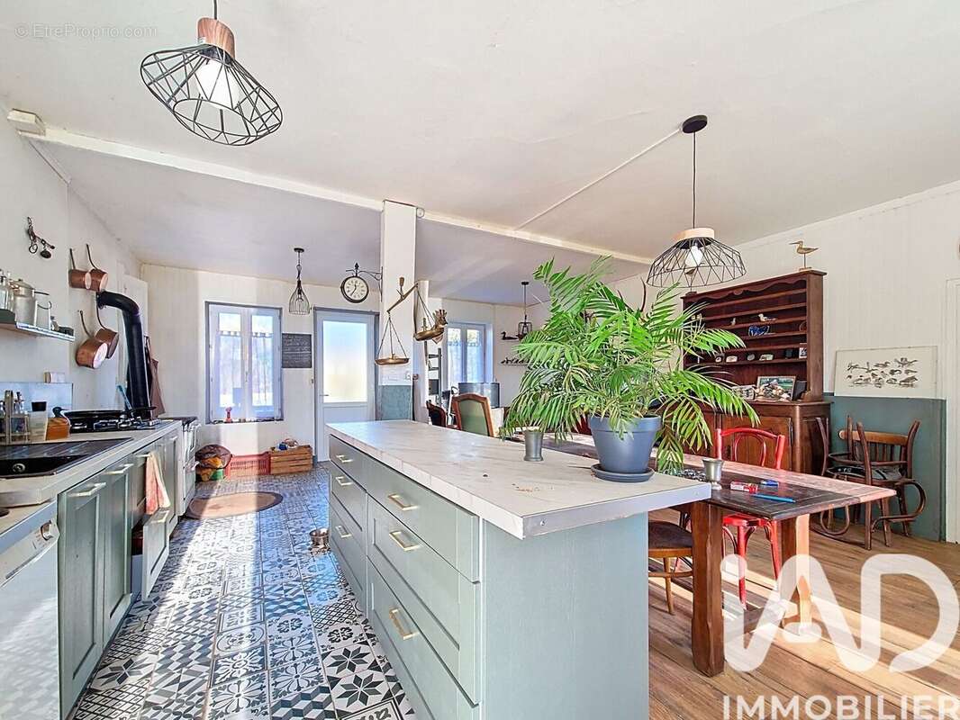 Maison 83 m² à Saint-Hilaire  - photo 4