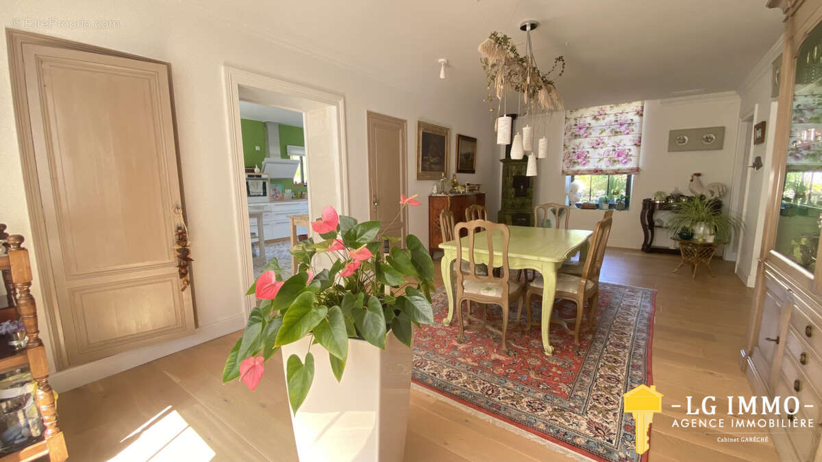 Maison à BRIE-SOUS-MORTAGNE