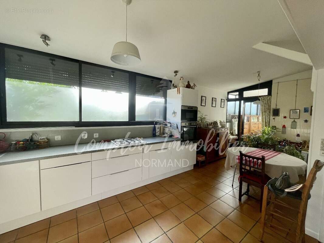 Maison à AVREMESNIL