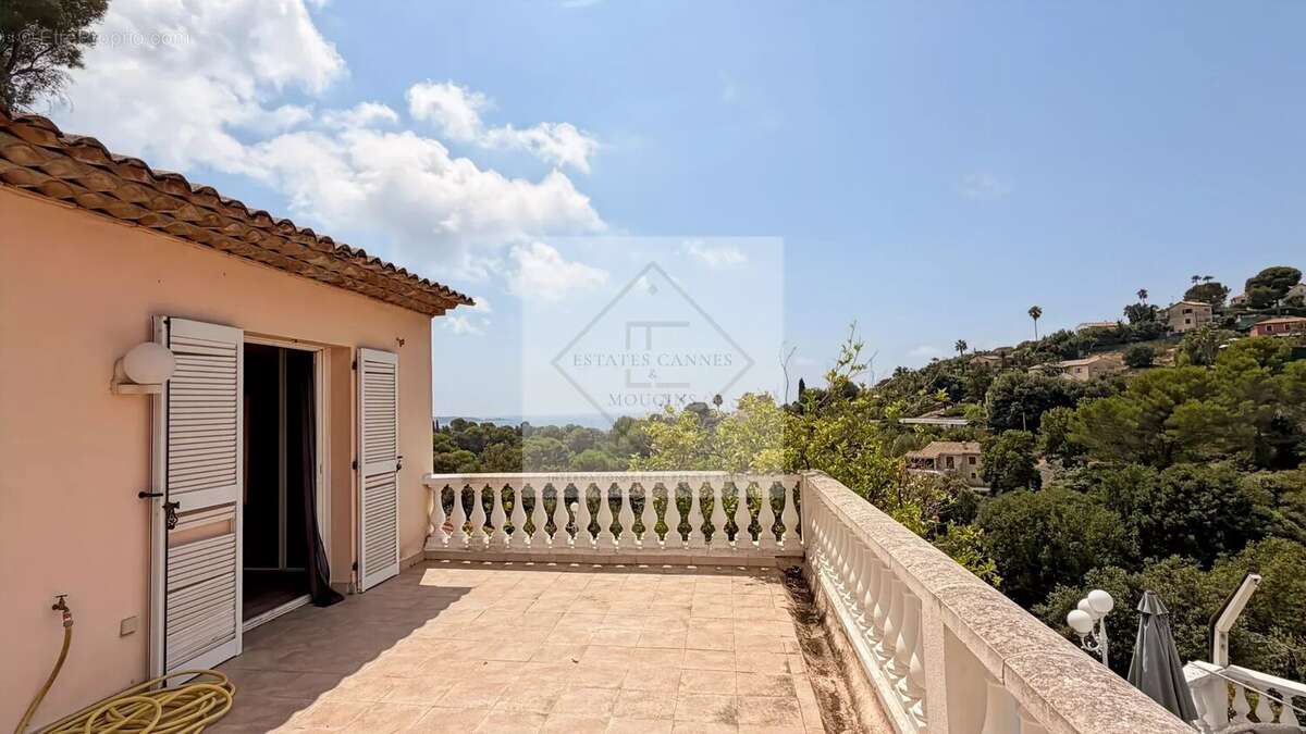 À vendre – villa de charme vue mer à antibes, calme absolu - photo 27