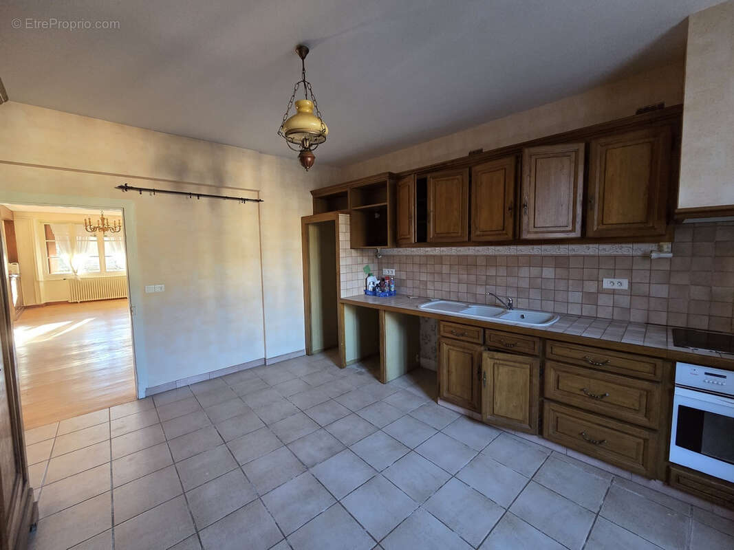 Maison à SALLES-COURBATIES