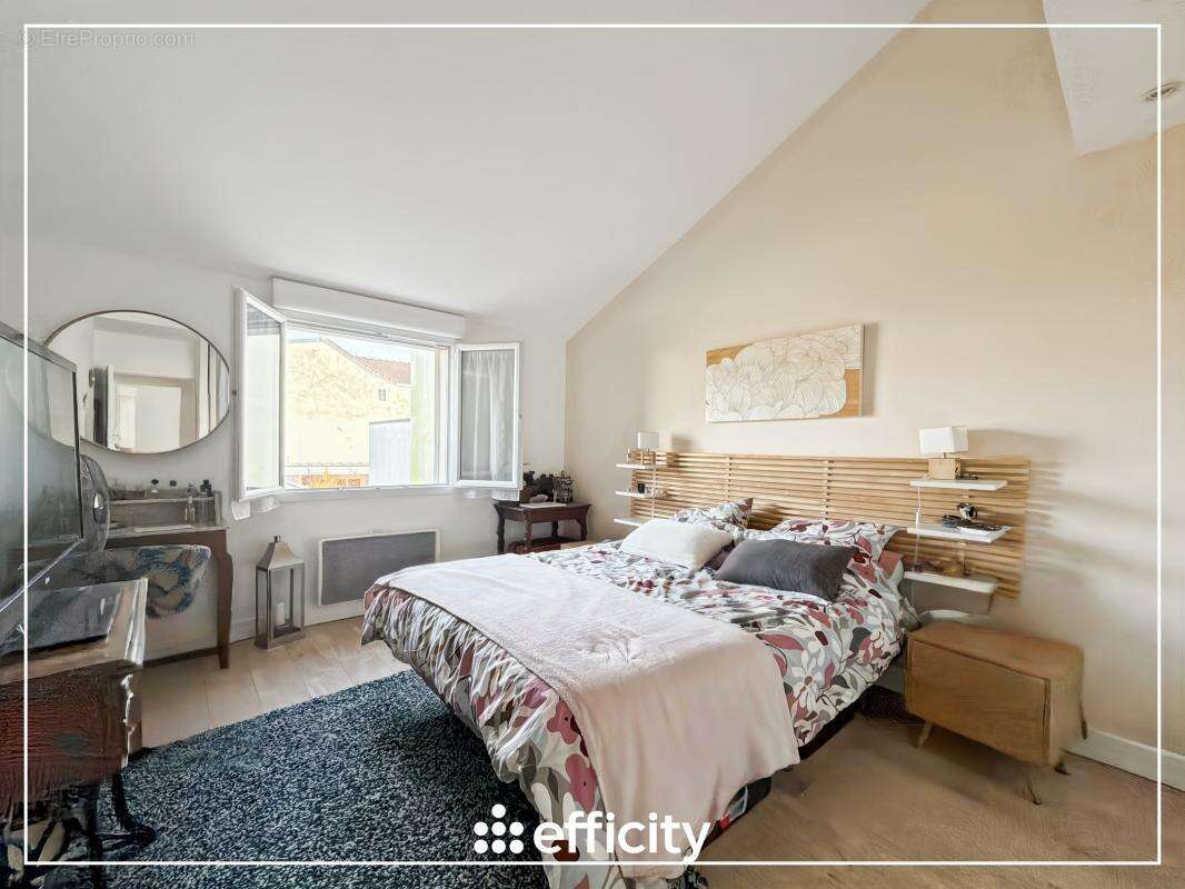 Maison à CHAMPS-SUR-MARNE