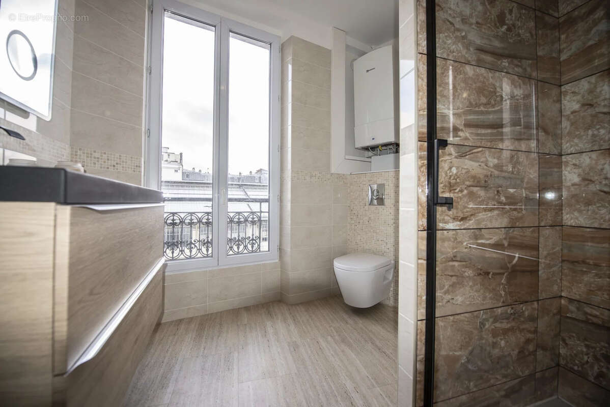 Appartement à PARIS-8E