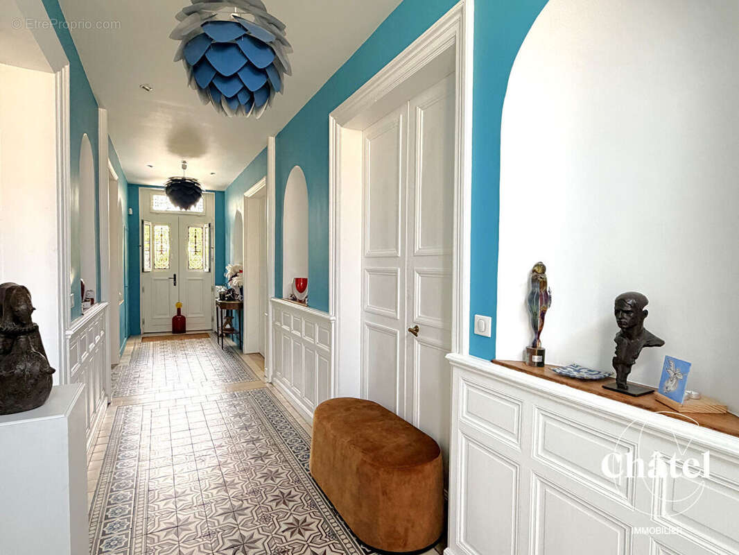 Maison à FLEURINES