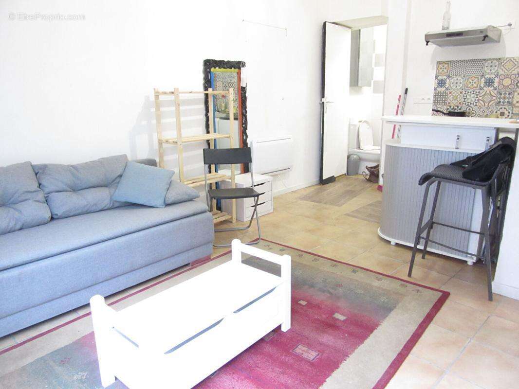 Immeuble  avec T3 terrasse, T2, local commercial, et deux garages dont 1 aménagé - photo 6