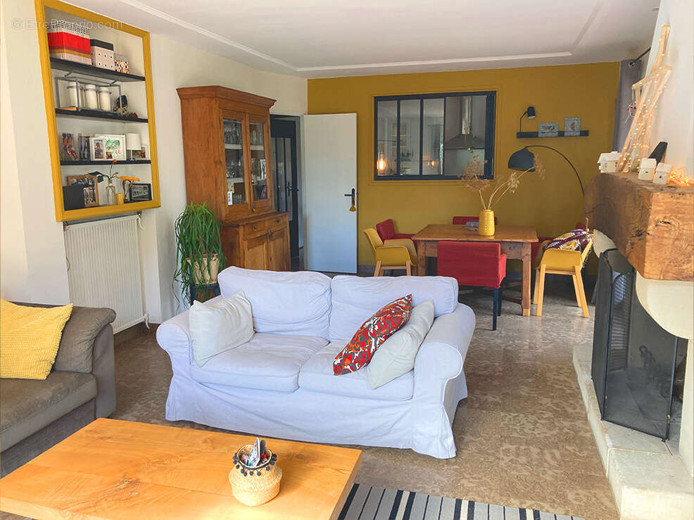 Maison à SAINT-RESTITUT