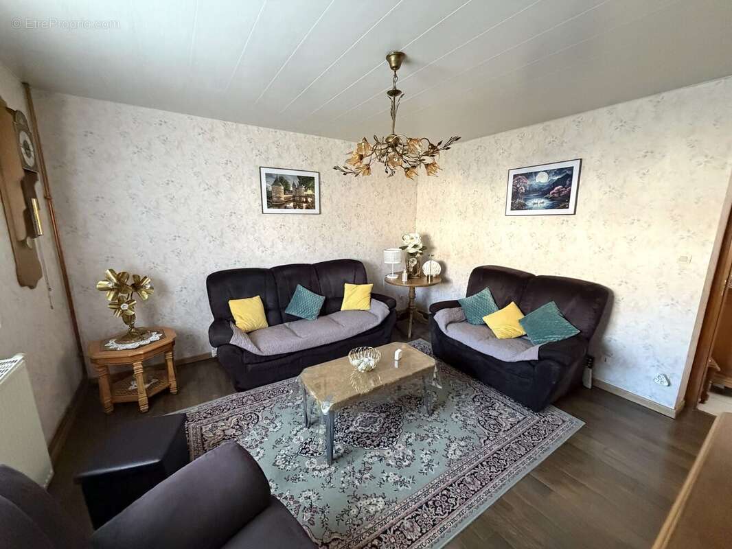 Maison à AULNOYE-AYMERIES