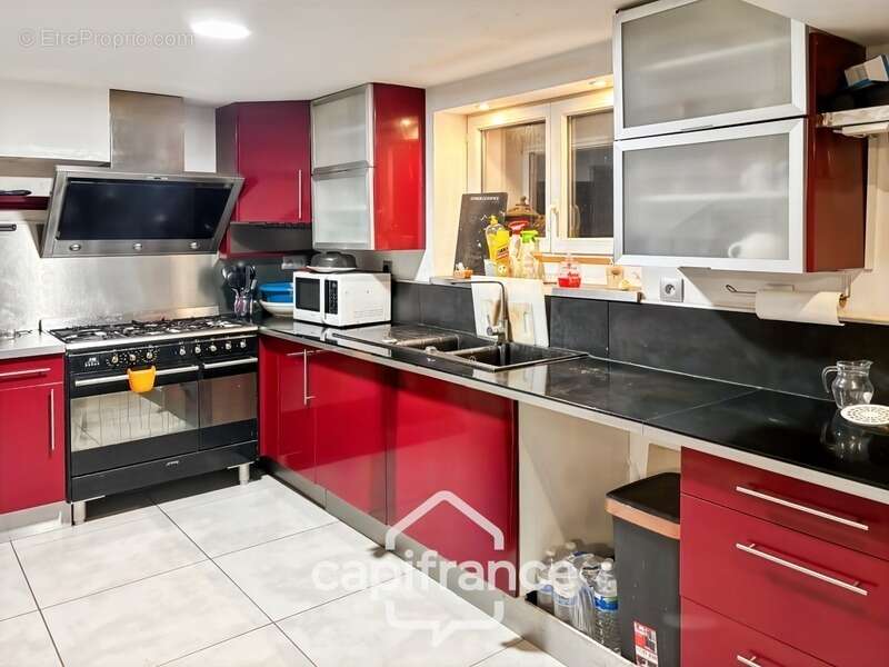 Maison de 124m² habitables à rafraichir - 5 pièces - 4 chambres - jardin, Terrain de 775 m²  - FONTCOUVERTE (17) - photo 4