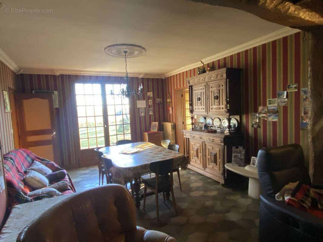 Maison à SAINT-CYR-LA-ROCHE