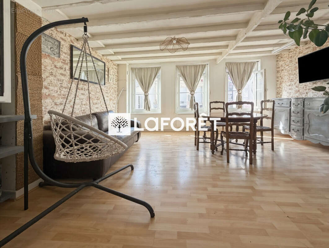 IMMEUBLE : Appartement 70m² + Local commercial - GUÎNES - photo 2