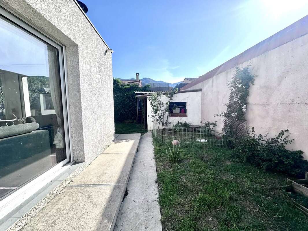 Maison à VILLELONGUE-DELS-MONTS