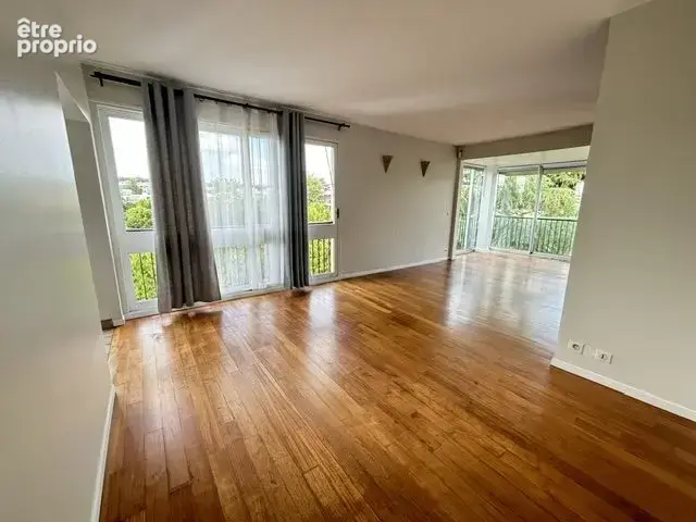 Photo Appartement à Fontenay-Le-Fleury au prix de 276 150€