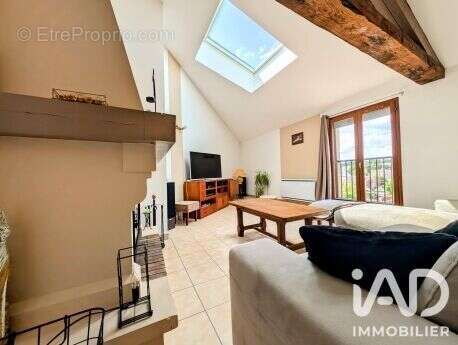 Maison 248 m² à Yvre-Le-Polin  - photo 7