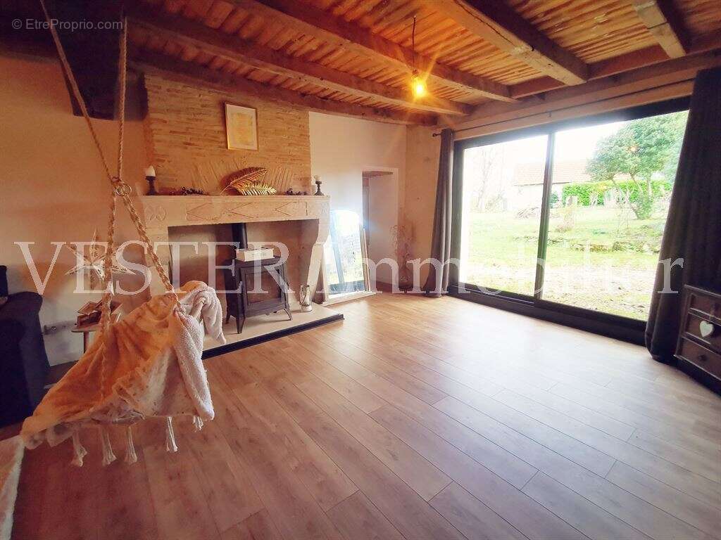 Maison de 250 m², avec 2300m² de terrain et piscine - photo 3