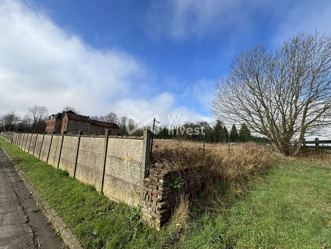 Terrain à MONDREPUIS