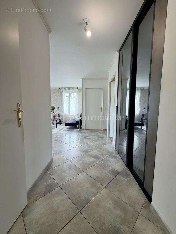 Appartement à SAINT-PIERRE-DU-PERRAY