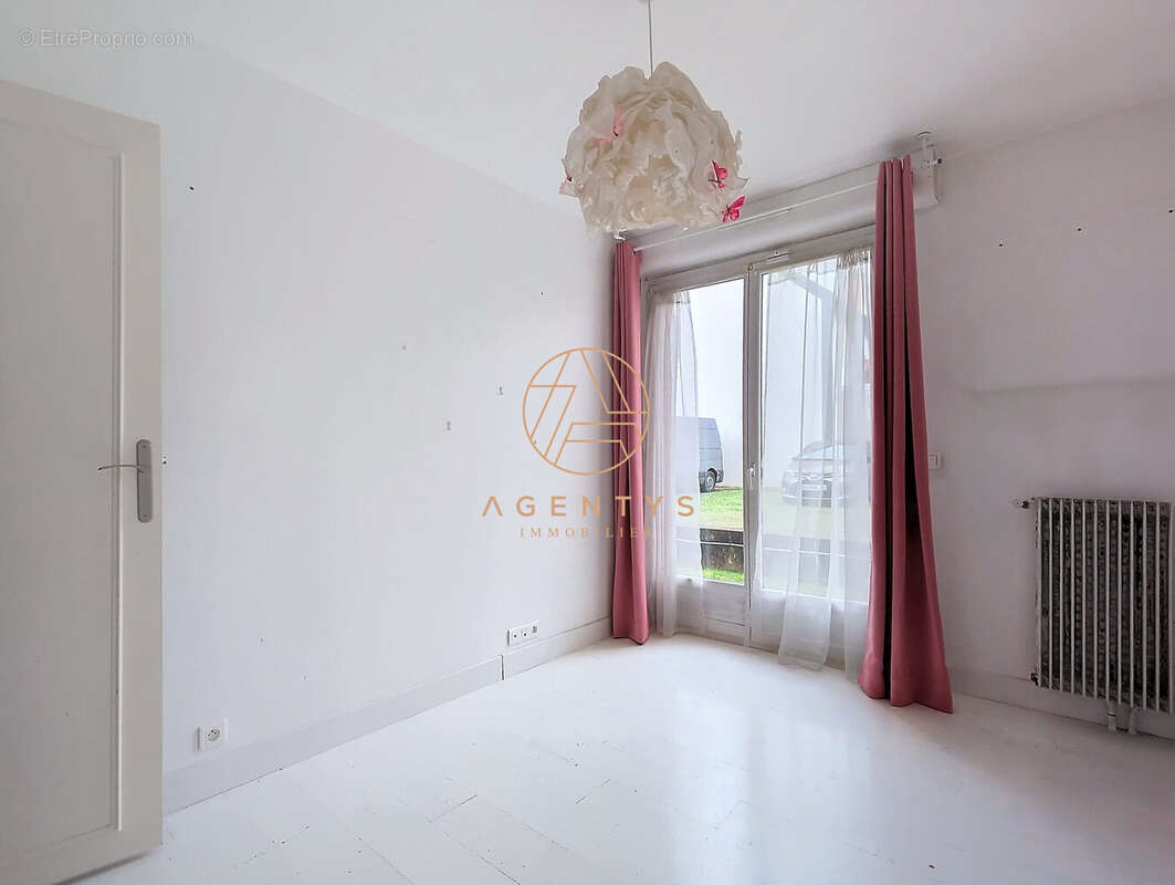 Appartement à SAINT-MAUR-DES-FOSSES