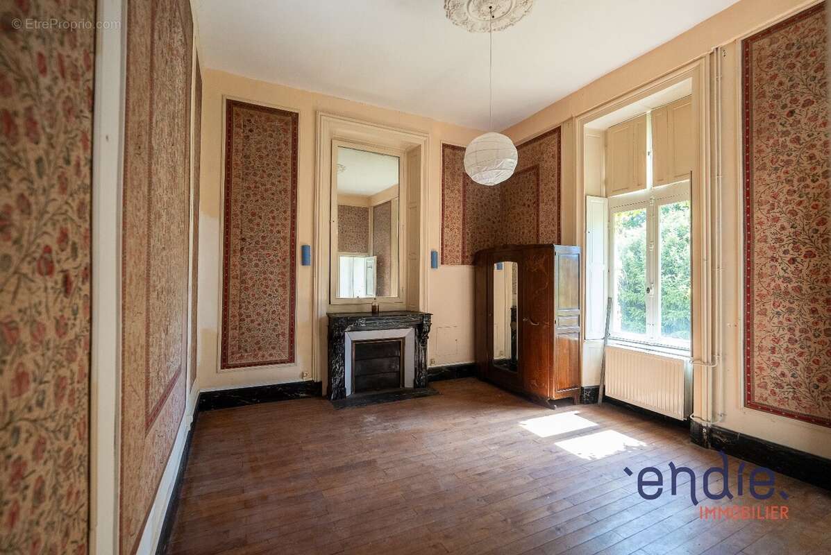 CHATEAU NEOGOTHIQUE 30 pièces,16 Chambres 5,7 ha!!! - photo 11
