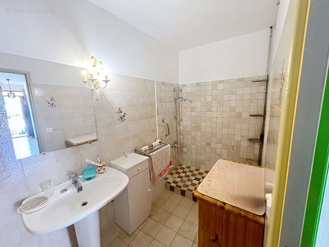 Appartement Rochefort Du Gard 4 pièce(s) 90 m2 + cour - photo 12