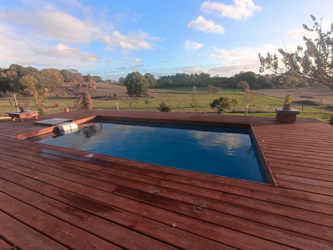 Maison à SAINT-ROMAIN-LE-NOBLE