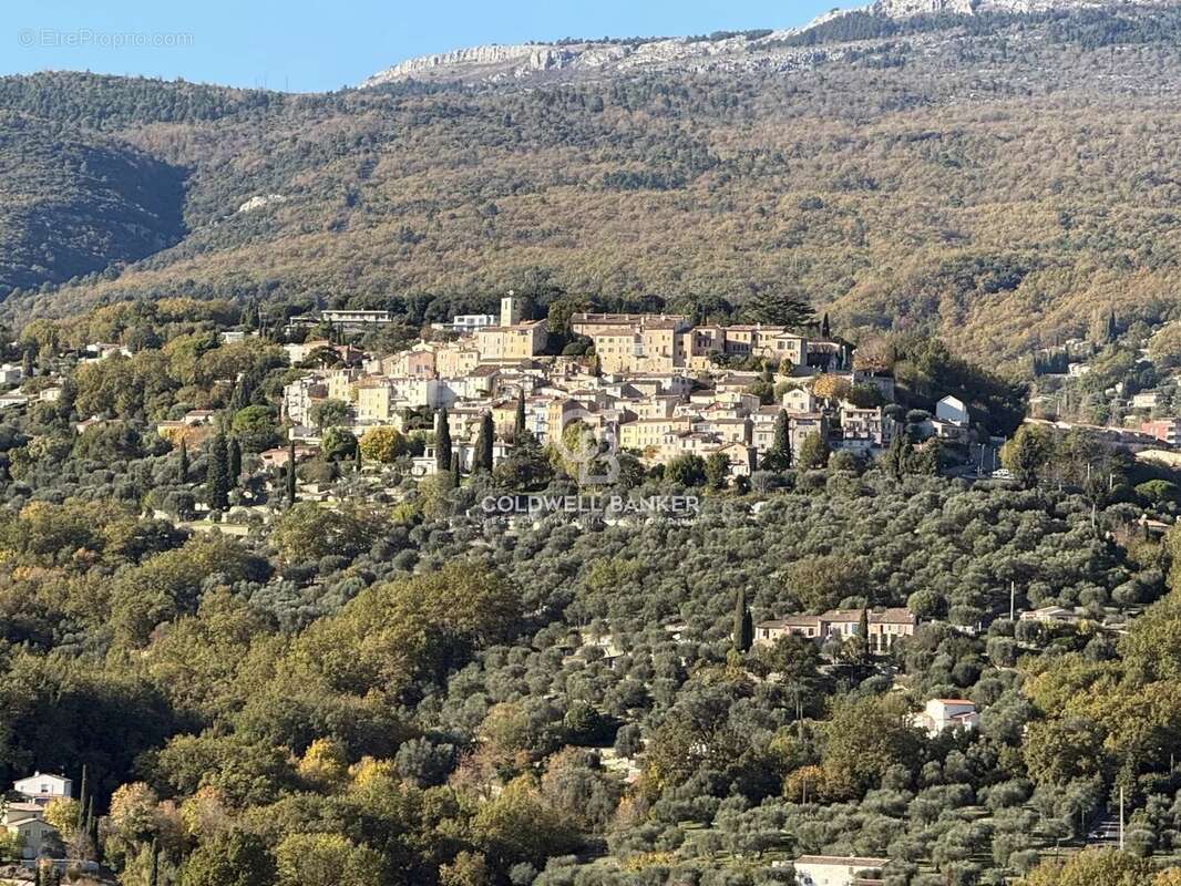 Terrain à OPIO