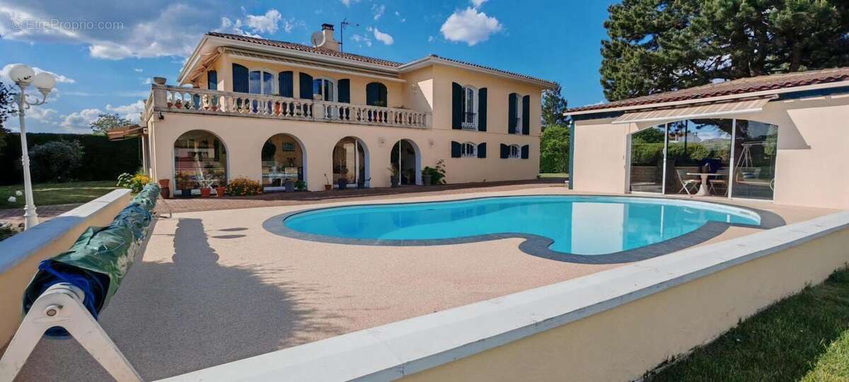 Maison à SAINTES