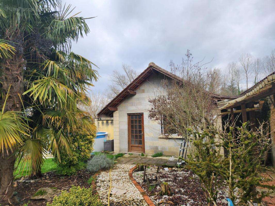 Maison à SAINT-LEON-SUR-L'ISLE