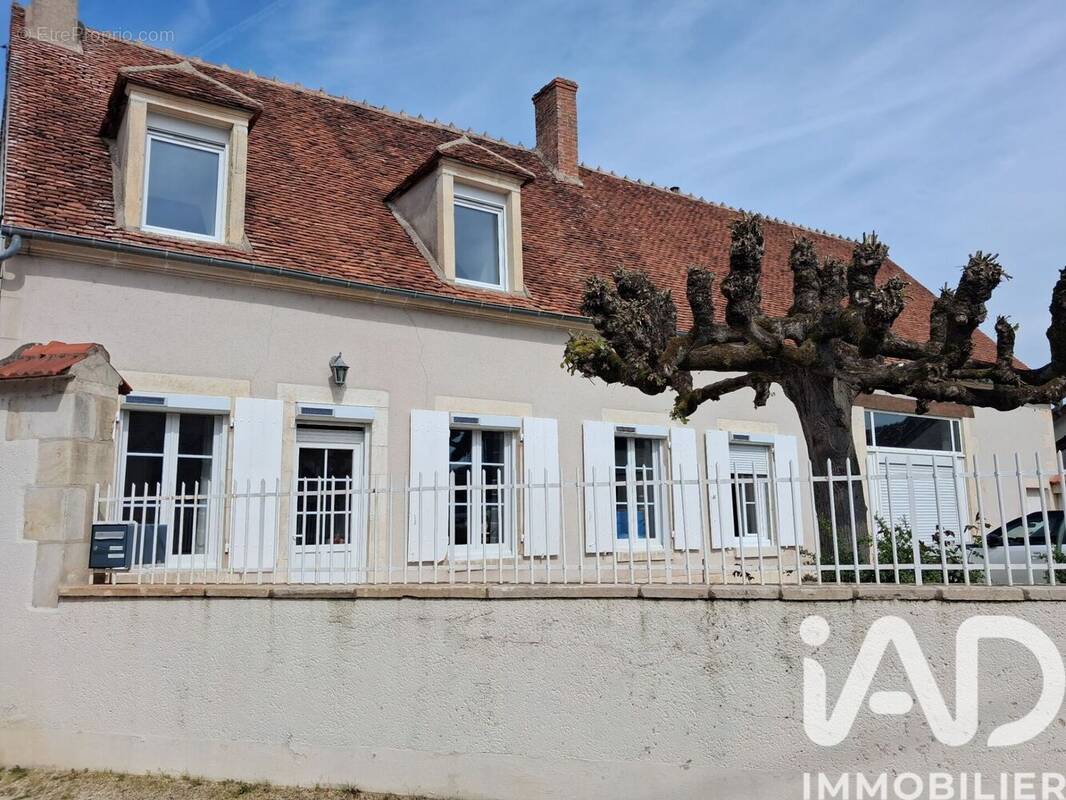 Photo 1 - Maison à SAINT-AMAND-MONTROND