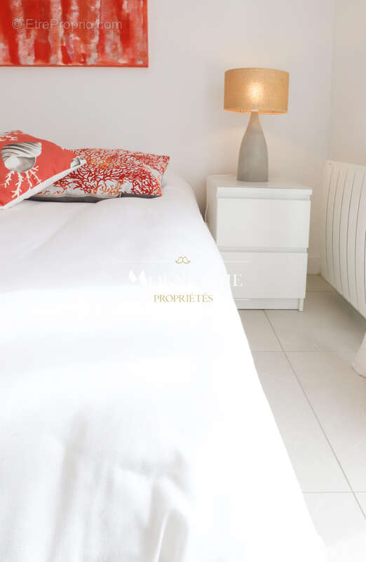 Maison  à la rénovation contemporaine avec piscine- a deux pas des commerces & de la plage - - photo 20