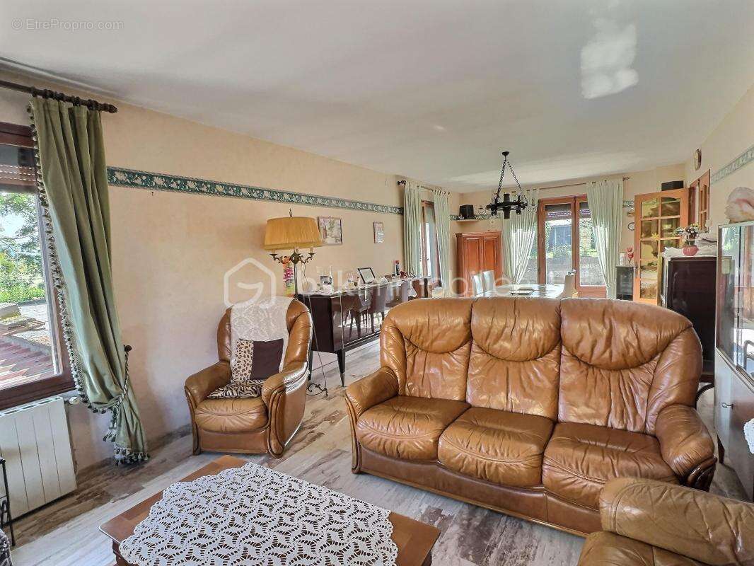 Maison à DOM-LE-MESNIL