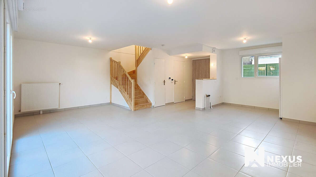 bel escalier - Maison à SOTTEVILLE-LES-ROUEN