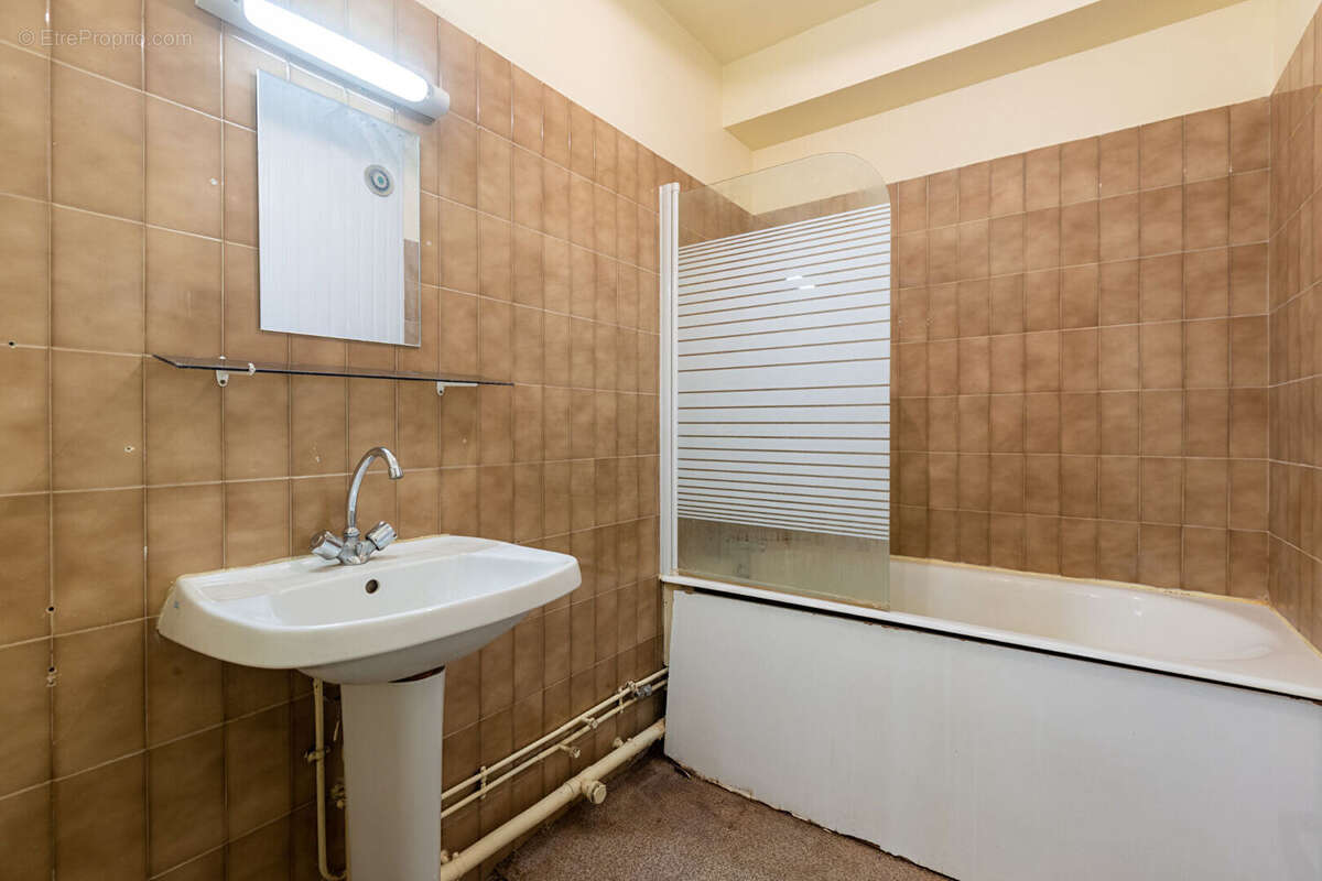 Studio avec fort potentiel en rez-de-jardin -  Paris 13 rue Dunois - photo 9
