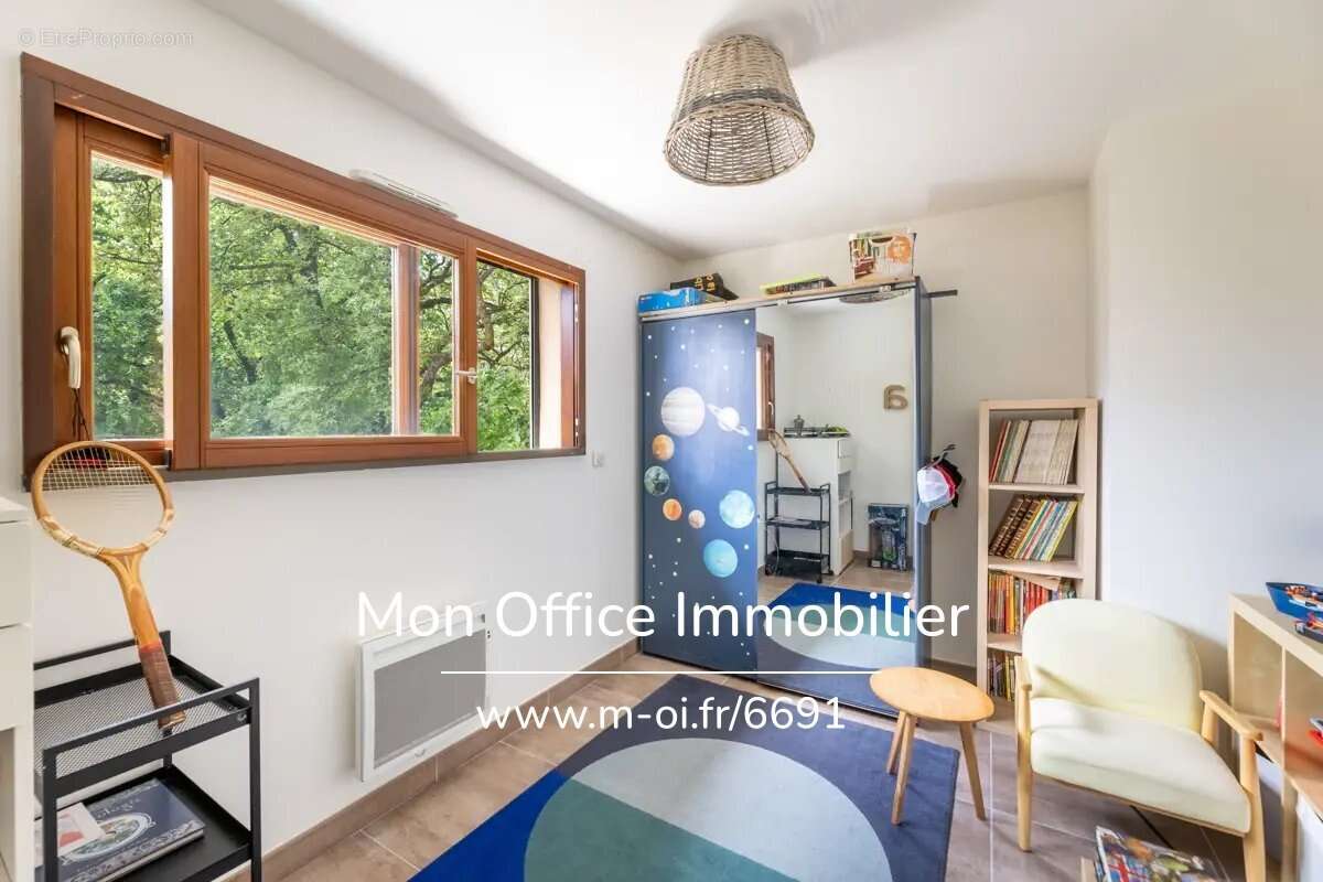 Référence : 7075-ABO - Saint-Cannat – Maison récente de 5 pièces avec jardin, piscine, garage + 3 places de stationnement privat - photo 10
