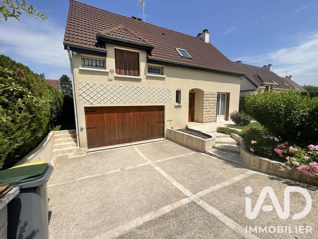 Photo 1 - Maison à VERT-SAINT-DENIS
