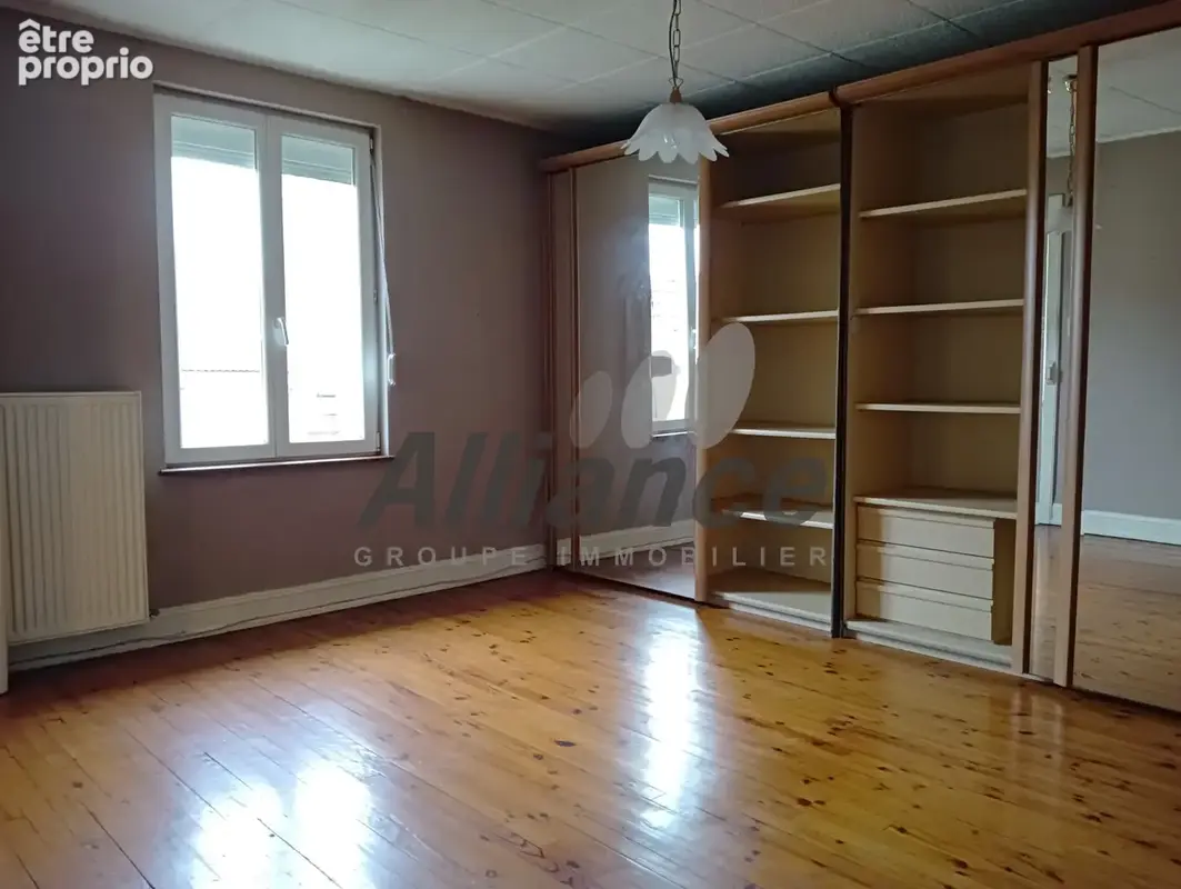 Jolie maison avec garage, terrain et dependance - photo 11