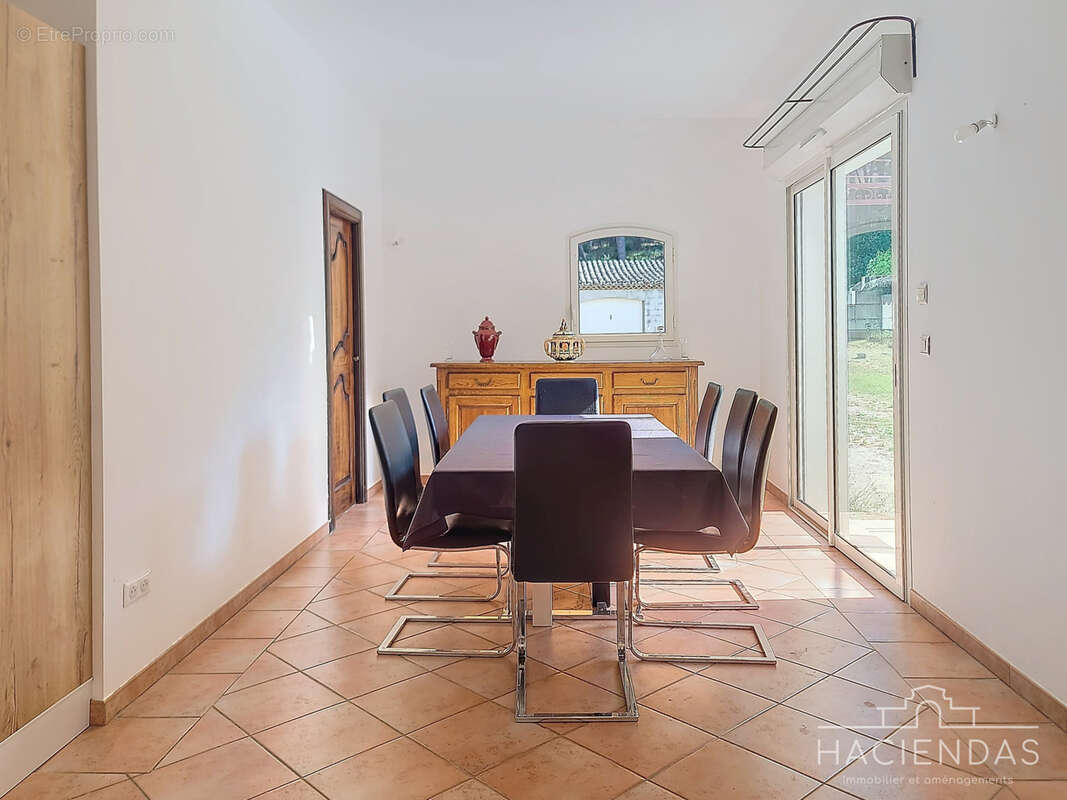 Maison à VENTABREN