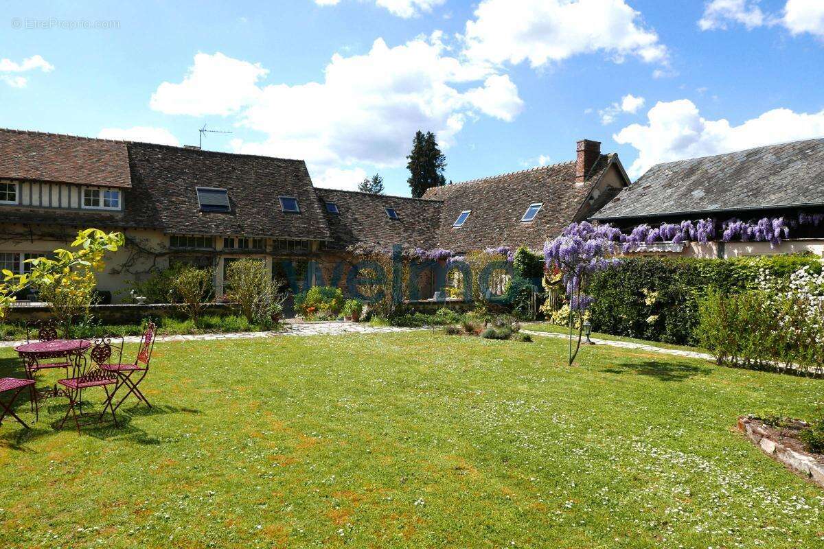 Maison à LA CROIX-SAINT-LEUFROY