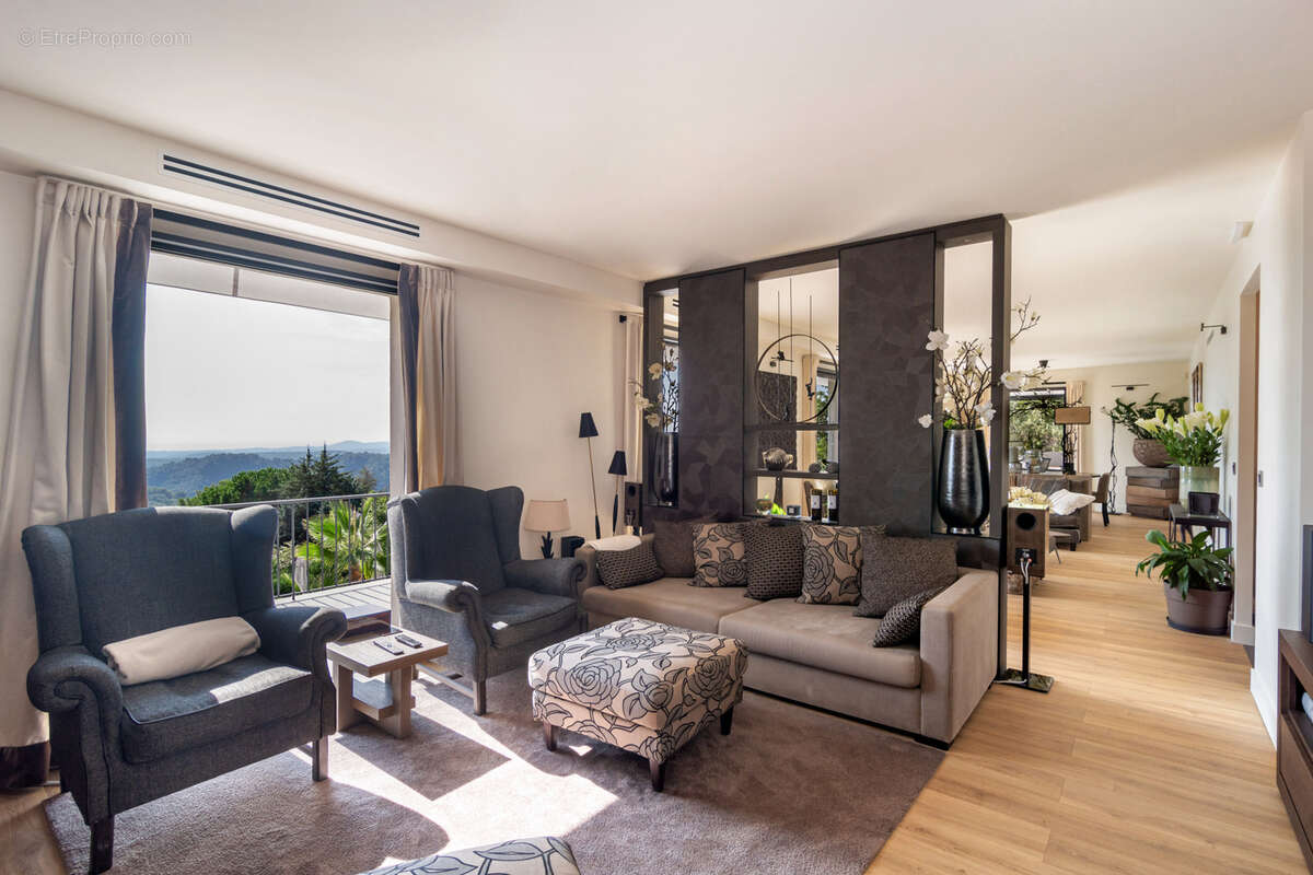 Maison à TOURRETTES-SUR-LOUP