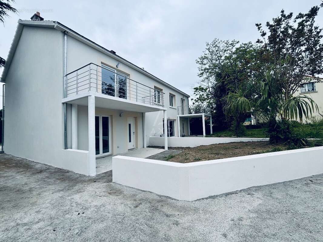Appartement à BOUGUENAIS