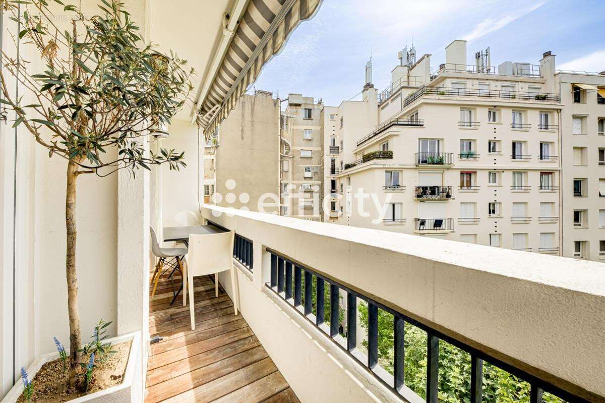 Appartement à PARIS-16E