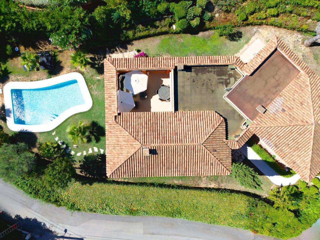Proches commodités - piscine - double garage - domaine privée sécurisé 24/24 - photo 7