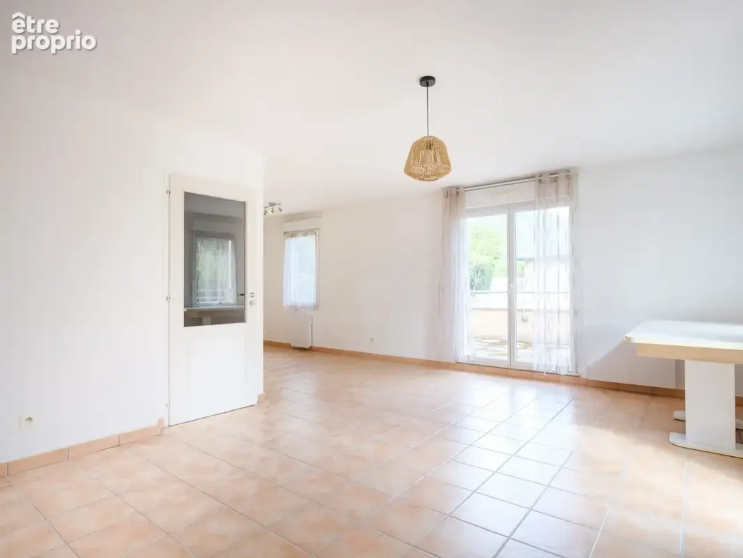 Jolie t3 duplex avec spacieuse terrasse de 38,80 m2, cave et garage - francin ! - photo 4